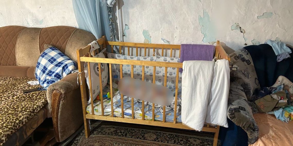 Схватила на руки и ударила головой о диван: мать забила 4-месячного ребёнка в Сибири