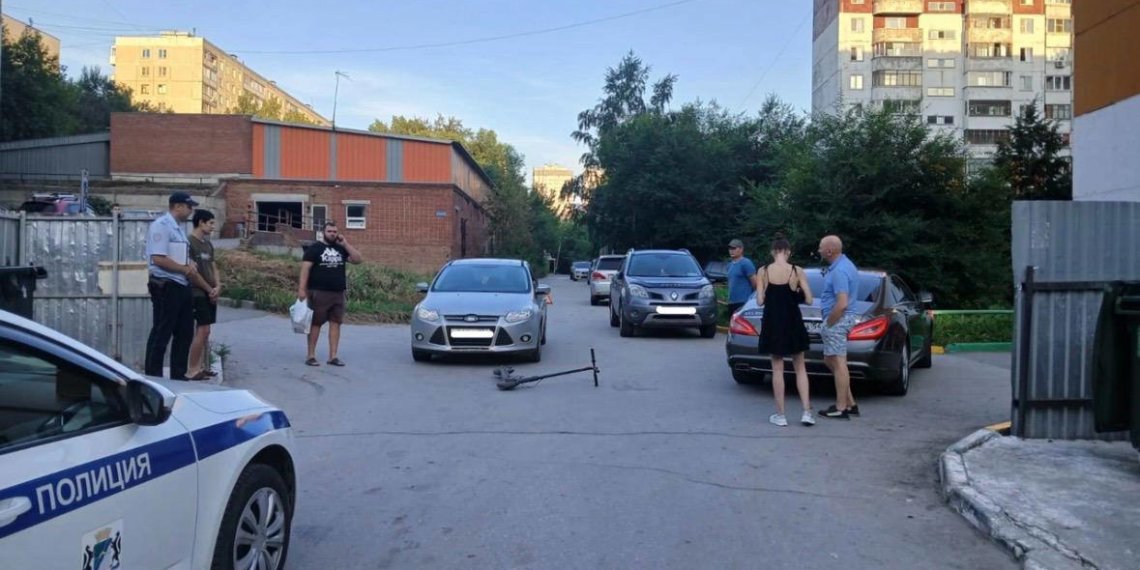 Водитель Ford отправил юного самокатчика в больницу в Новосибирске