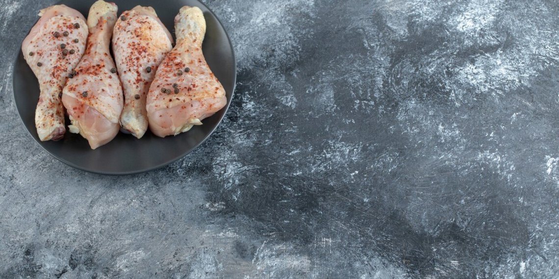 В России свинина и мясо кур стали стоить почти одинаково