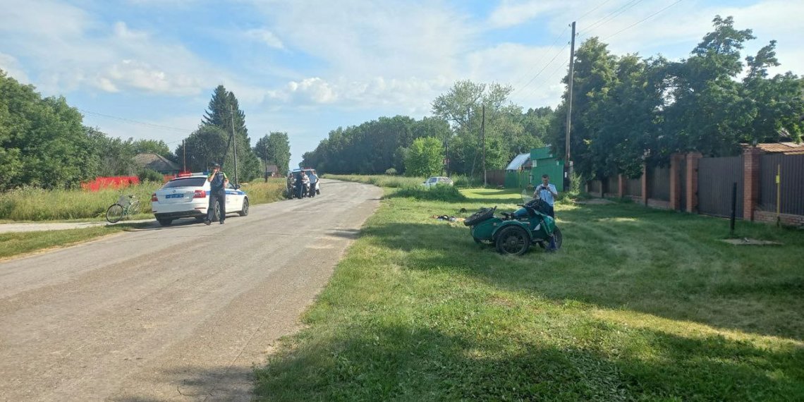 Под Новосибирском пенсионер на мотоцикле насмерть разбился, съехав в кювет