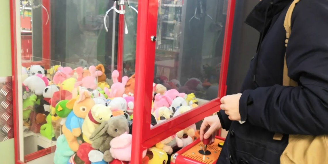 Новосибирца осудят за кражу игрушек из игровых автоматов