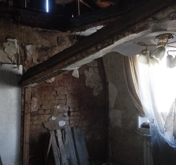 В Омске на признание дома аварийным, в котором обрушился потолок, ушло три месяца