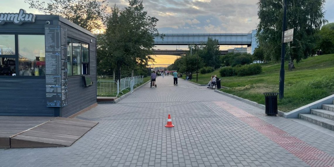 В Новосибирске подросток на электросамокате сбил 4-летнюю девочку на набережной