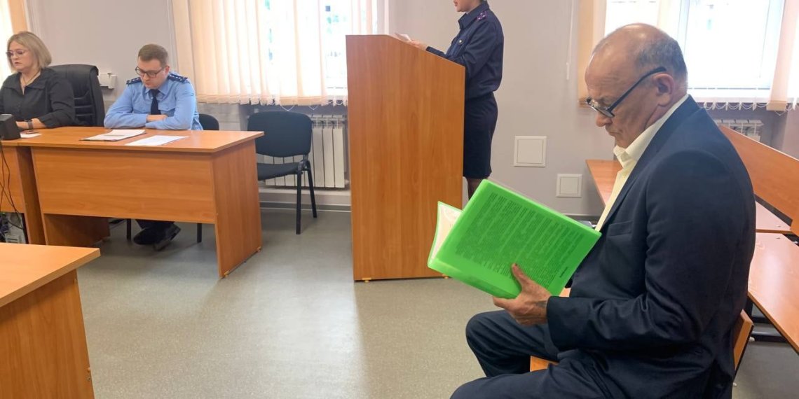 Главе Станционного сельсовета запретили приходить на работу и общаться с коллегами