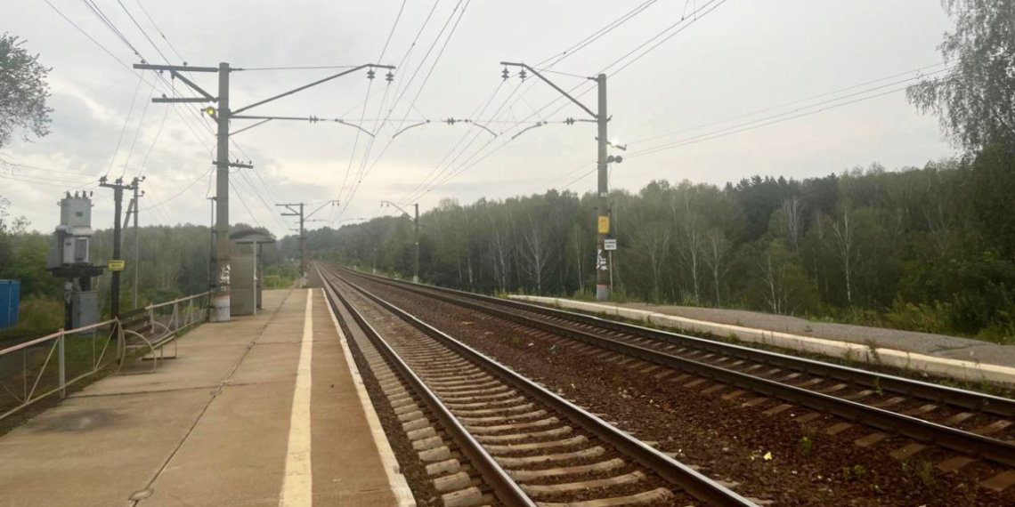 Пенсионерка попала под поезд и не дождалась скорой в Новосибирской области