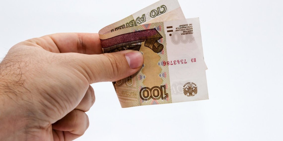 Восемь месяцев держатся экстра-высокие ставки по депозитам