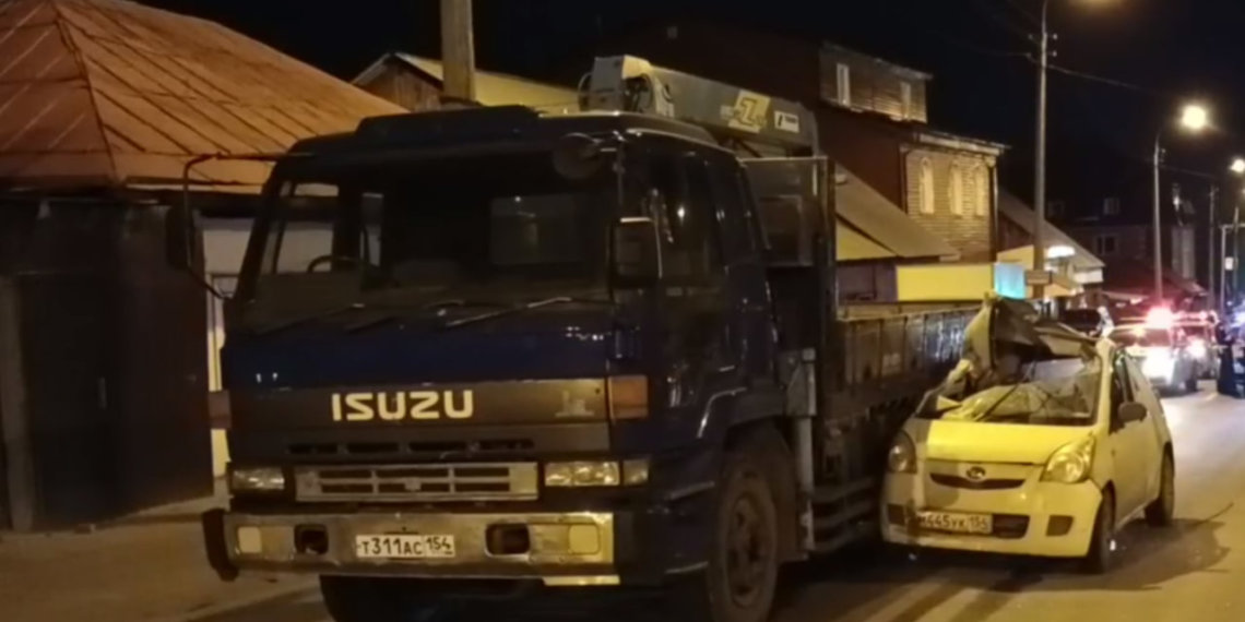 Водитель иномарки насмерть разбился на Волочаевской после ДТП с грузовиком