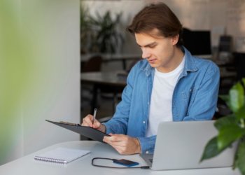 ВТБ: объем драгметаллов на счетах клиентов вырос почти на четыре тонны в 2024 году