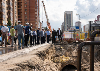 В центре Новосибирска проводят замену тепловой сети