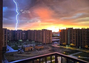 Молнии и гром разбудили новосибирцев в 6 утра (видео)