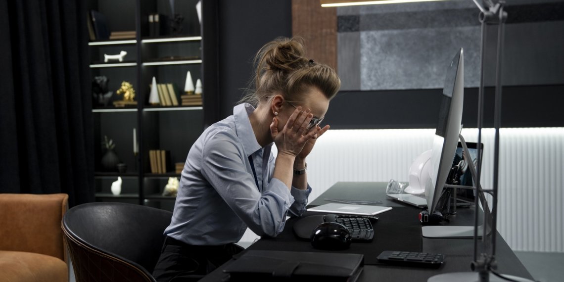 Более половины россиянок хоть раз плакали на работе