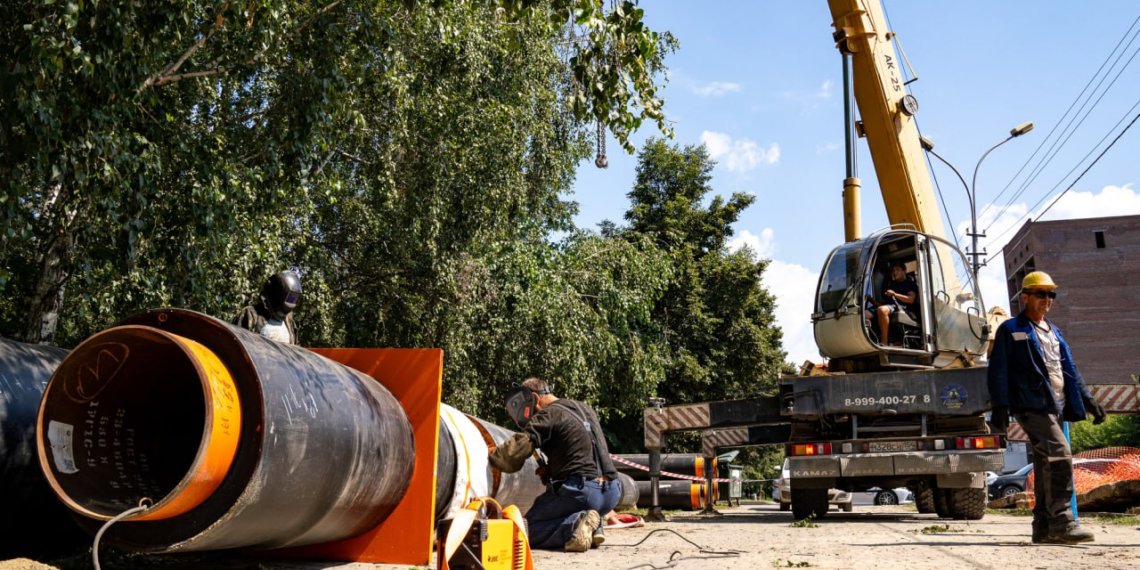 В Новосибирске продолжают обновлять трубы на левом берегу