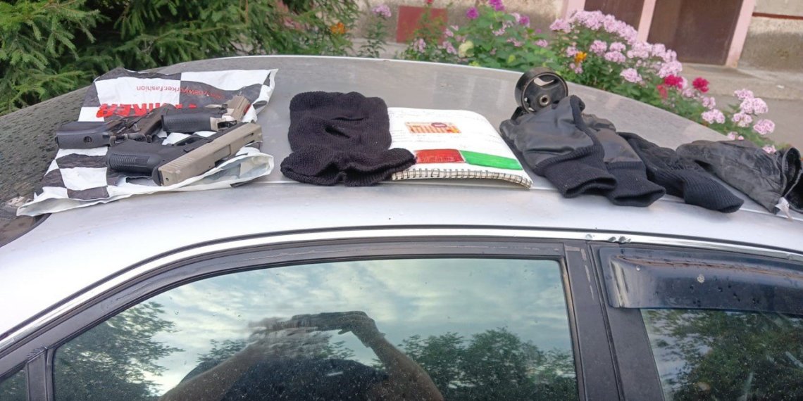 Четверо новосибирцев ворвались в квартиру мужчины и похитили 1 млн рублей