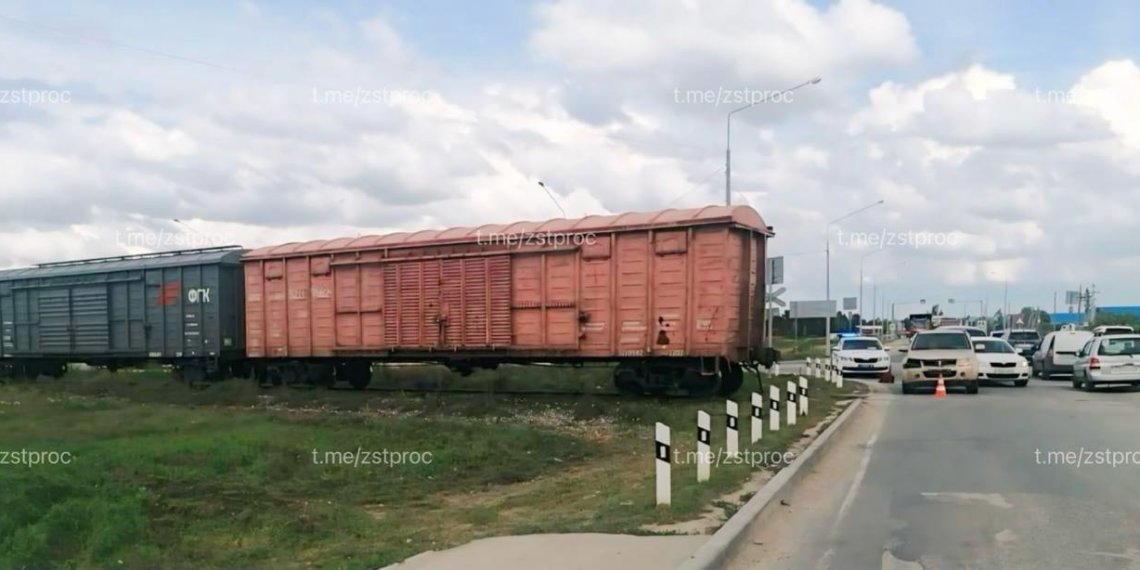 В Новосибирской области автомобиль столкнулся с поездом