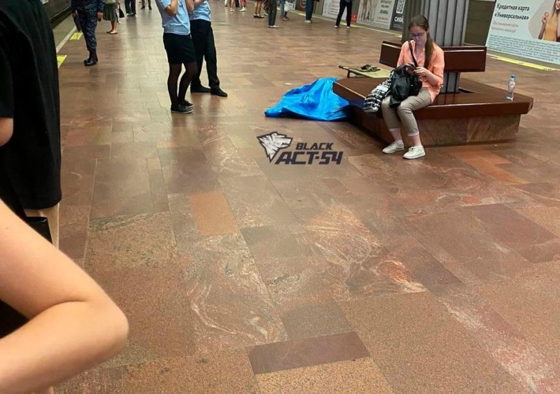 В Новосибирске на станции метро «Площадь Ленина» умер мужчина