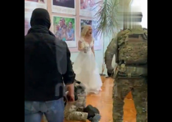 Жениха скрутили борцы СОБРа во время церемонии бракосочетания