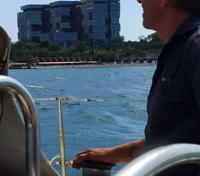 Экспедиция кругосветки Russian Ocean Way экстренно вернулась в Анапу из-за поломки двигателя