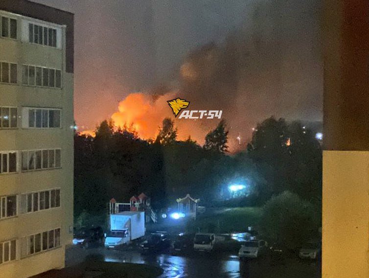 Газовый баллон взорвался в жилом доме Новосибирска после попадания молнии