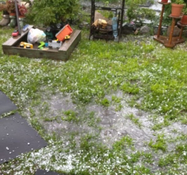 На город Обь в Новосибирской области обрушился град