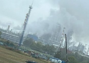 Два человека пострадали при взрыве на Омском нефтезаводе