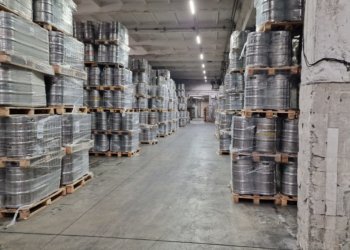 Со склада в Новосибирске изъяли 57 тысяч литров нелегального алкоголя