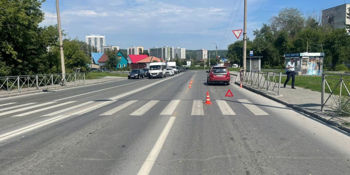 Водитель Subaru сбил 10-летнюю девочку на переходе в Новосибирсе