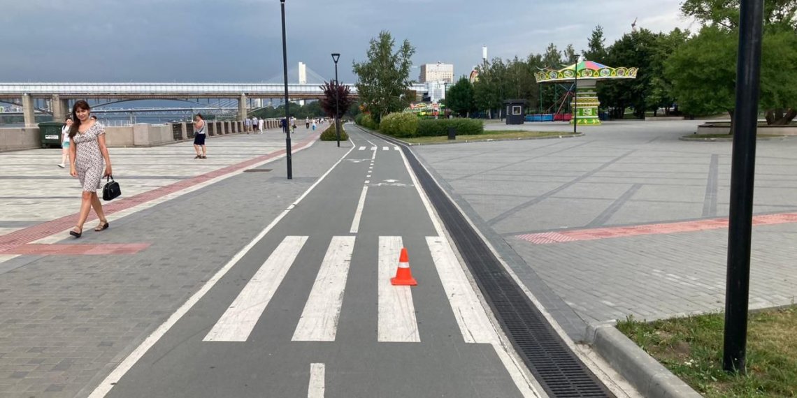 В Новосибирске разыскивают ребенка на электросамокате, сбившего 3-летнюю девочку