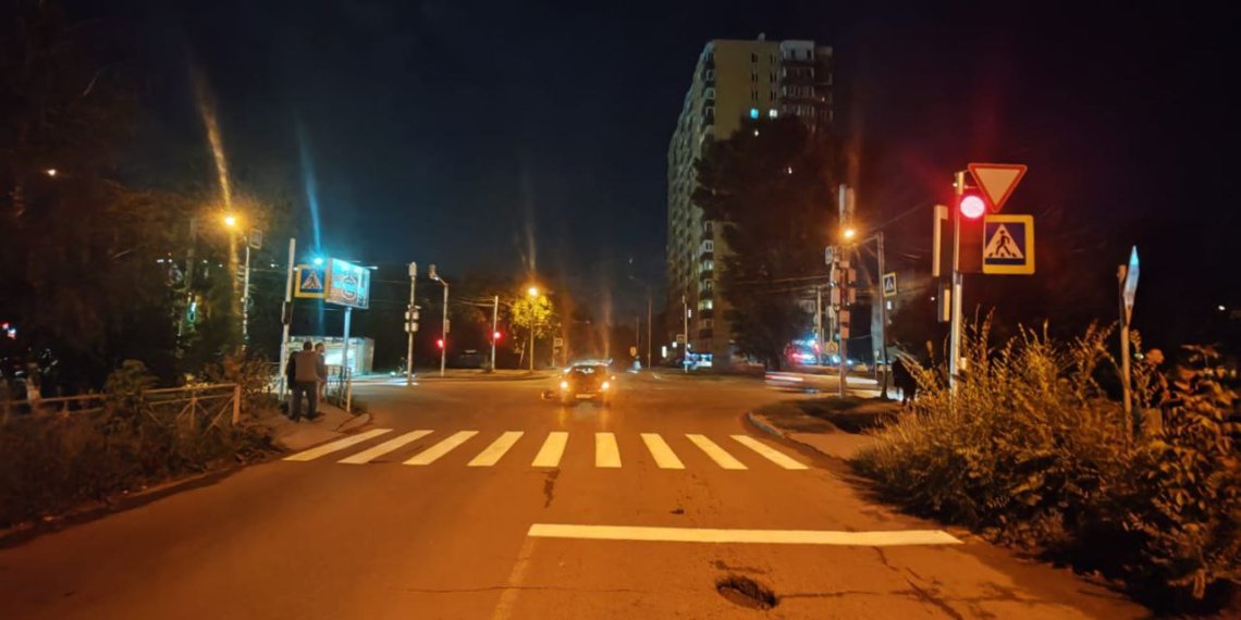 Подросток на мопеде влетел в Nissan Teana в Новосибирске
