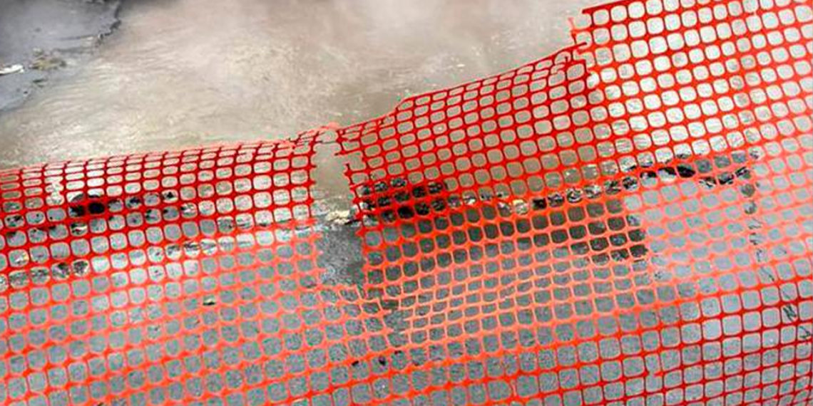 Прокуратура выясняет причину прорыва трубы на Советской в Новосибирске