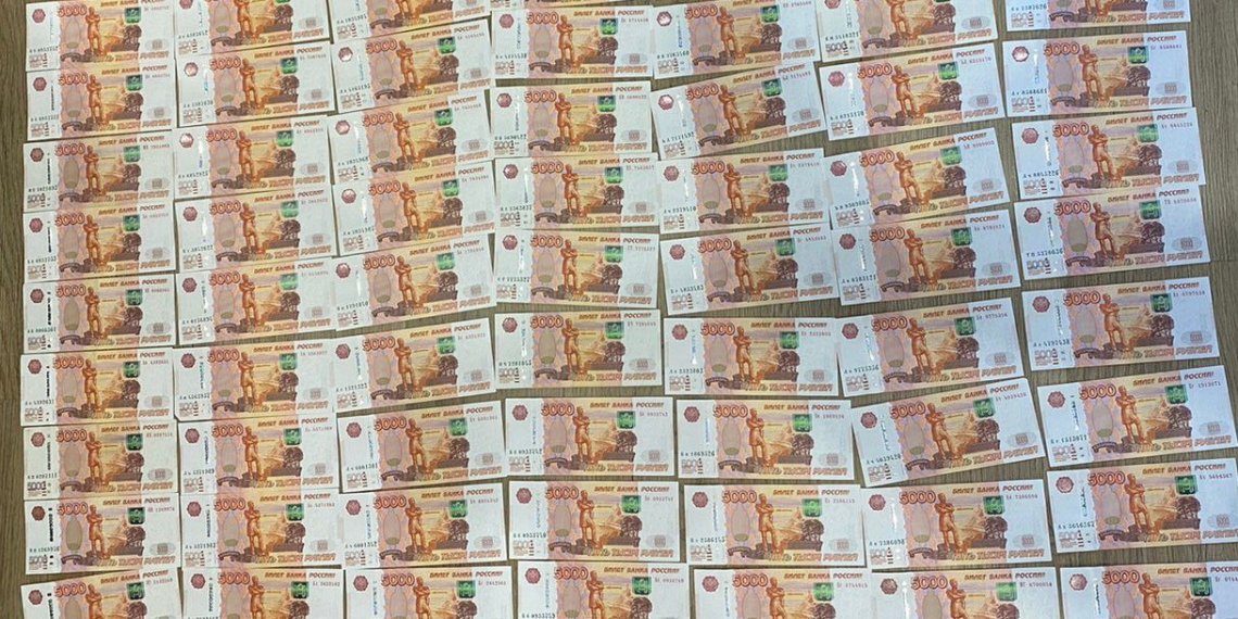 Бывший сотрудник налоговой службы в Новосибирске выдал налоговую тайну за 400 тысяч