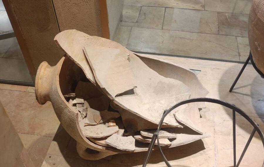 Пятилетний ребенок разбил вазу возрастом 3500 лет