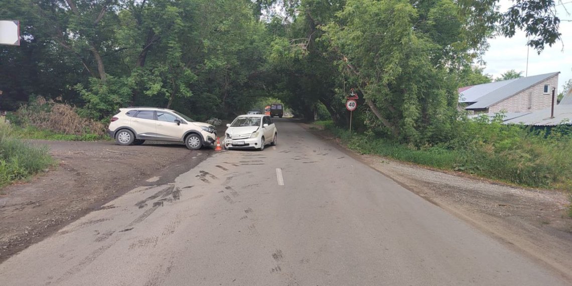 Младенца с травмами забрала скорая после ДТП в Новосибирске