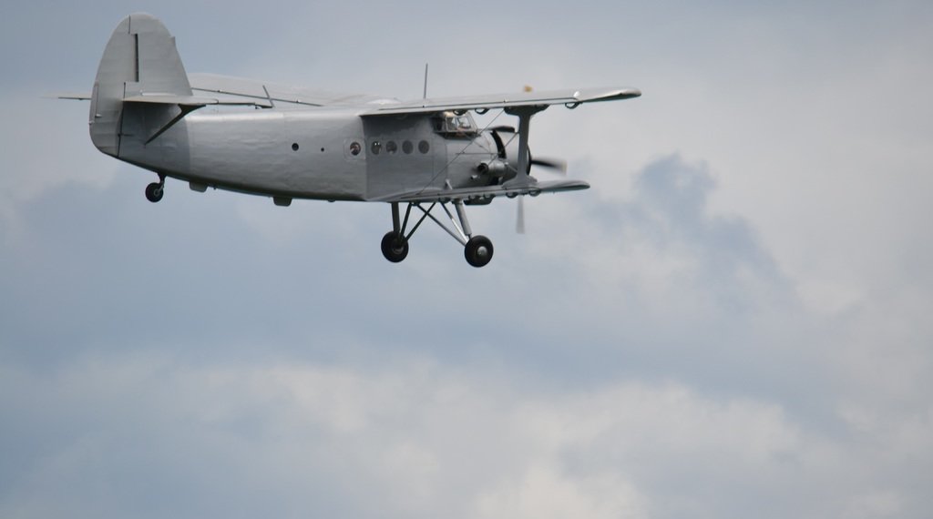 В Якутии пассажирский Ан-2 экстренно село недалеко от поселка