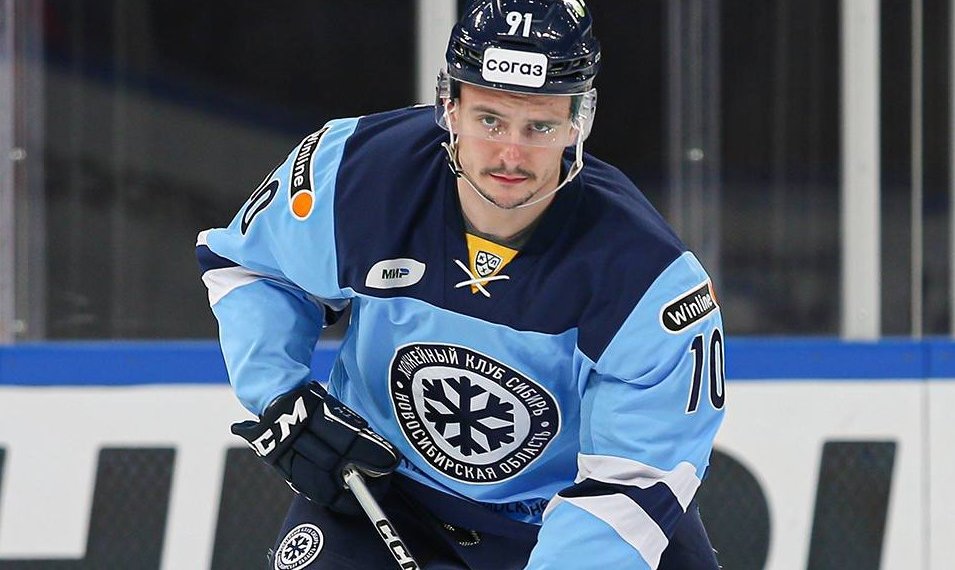 ХК «Сибирь» разорвал контракт с нападающим Михаилом Назаровым