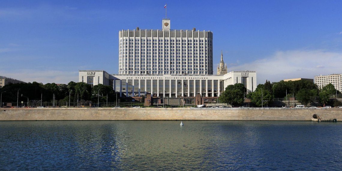 В России начнут лишать свободы за оскорбление в интернете чиновника