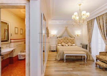 Квартиру с личным лифтом продают в Новосибирске за 135 млн рублей