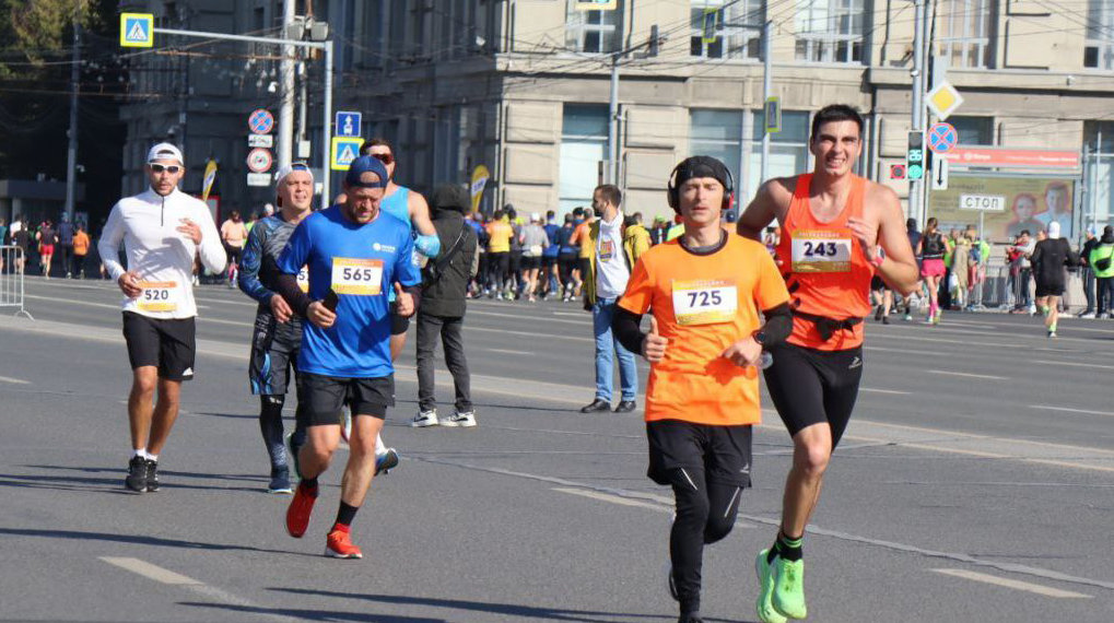 Энергетики «Россети Новосибирск» показали достойные результаты в традиционном полумарафоне имени Александра Раевича
