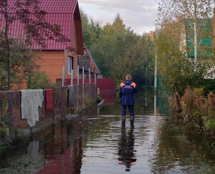 В Новосибирске более 300 участков остаются затопленными из-за обильных осадков