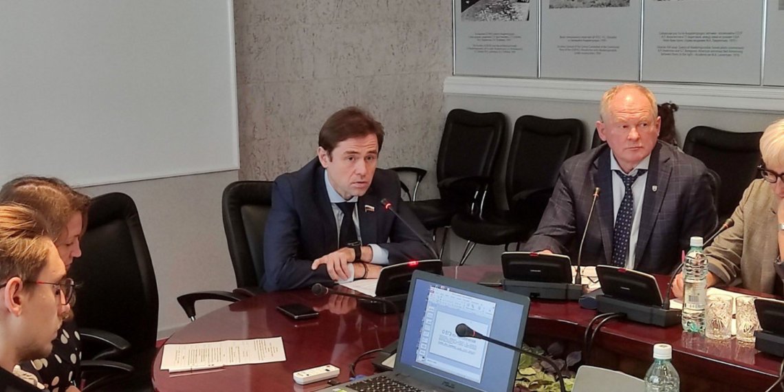 Александр Аксёненко и новосибирские педагоги обсудили ЕГЭ и его альтернативы