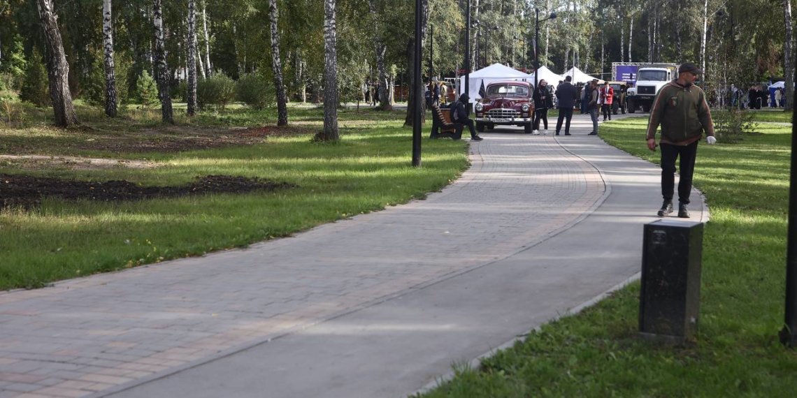 Реконструкцию сквера Героев Донбасса закончили в Новосибирске