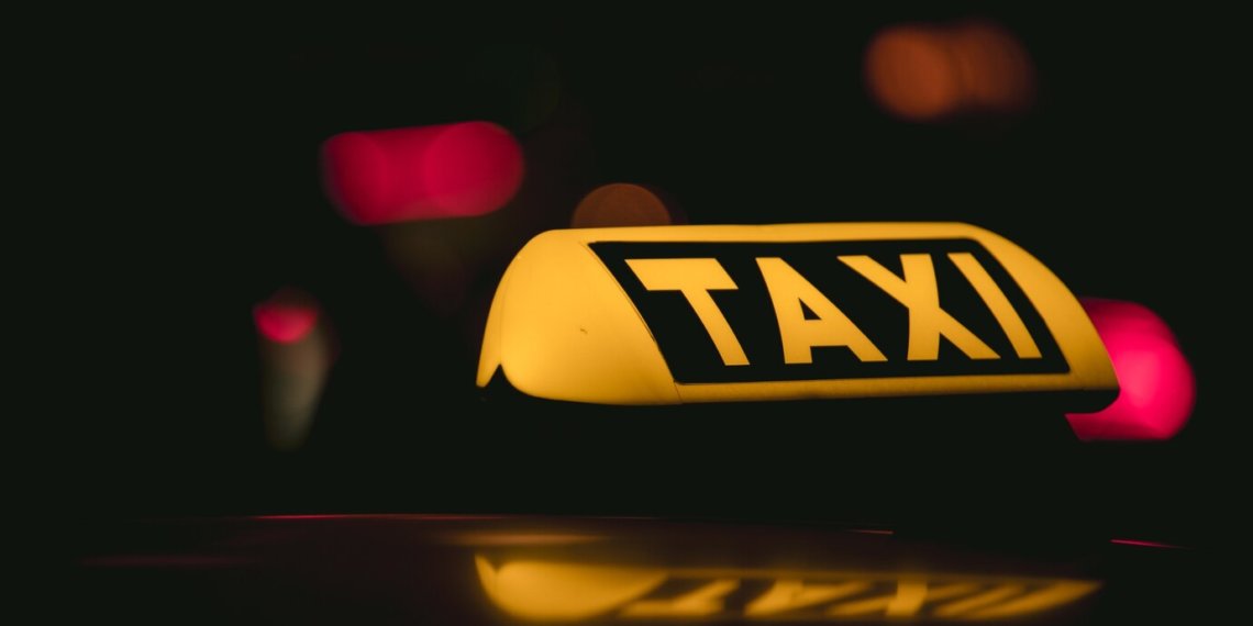 В России собираются запретить повышение цен на такси во время плохой погоды
