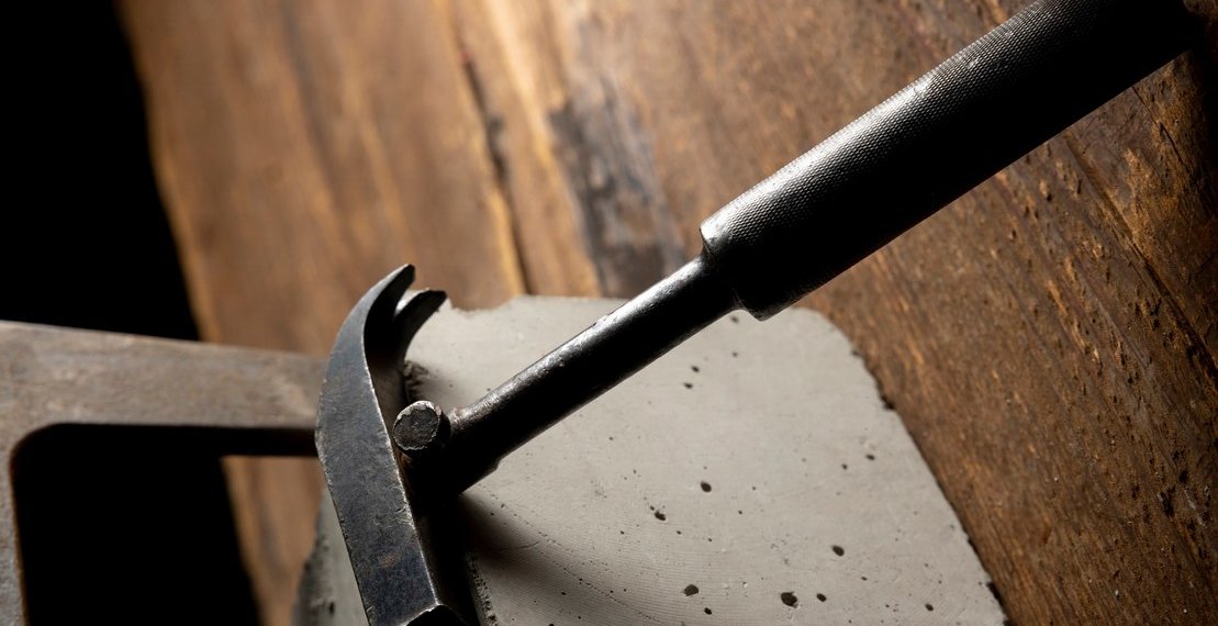 Школьник напал на учащихся с ножом и молотком в Сибири