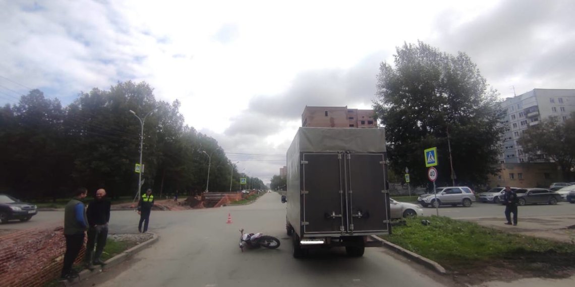 Новосибирский школьник без прав врезался в ГАЗель на мотоцикле