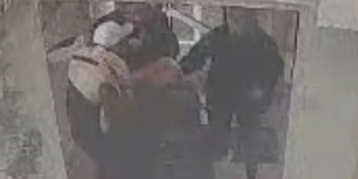 Сотрудницы продуктового толпой остановили «лактозного грабителя» в Новосибирске