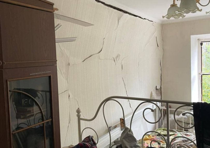 Омич гнал самогон у себя в квартире и устроил взрыв в доме