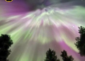 Северное сияние увидели сибиряки и жители других регионов России