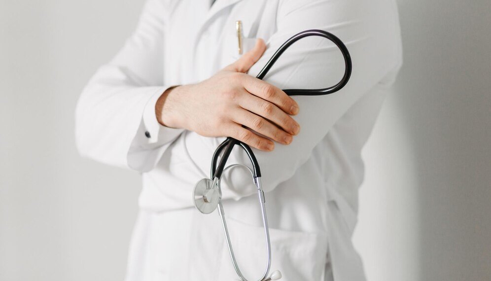 Более 16 тысяч новосибирских медработников получают специальную соцвыплату