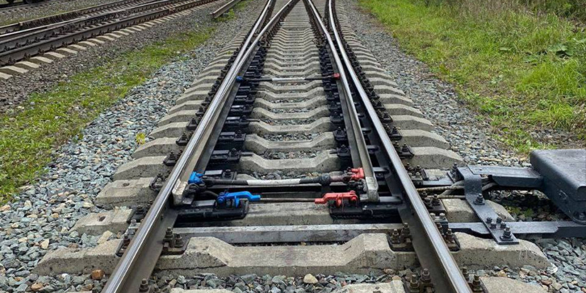 Мужчина подлез под вагон и едва не лишился жизни в Новосибирской области