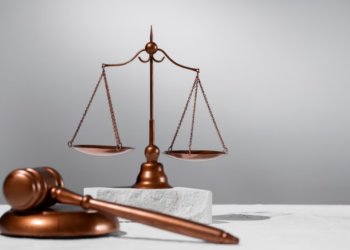 Жительница Новосибирска отсудила 60 тысяч рублей у метрополитена за травму