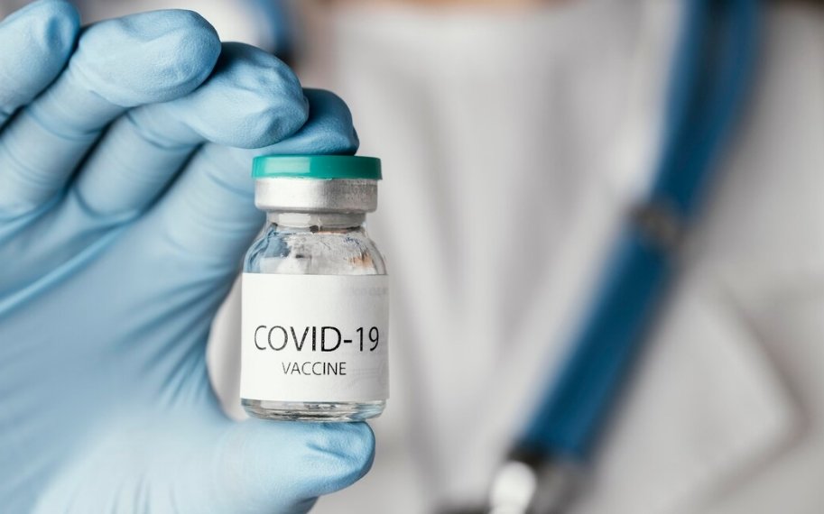 Заболеваемость COVID-19, гриппом и ОРВИ превышает средние показатели в России